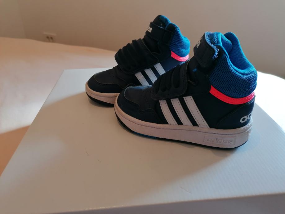 Otroške Adidas superge št. 24