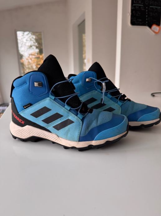 Pohodni cevlji Adidas Terrex GTX Mid 38 2/3 odlicni