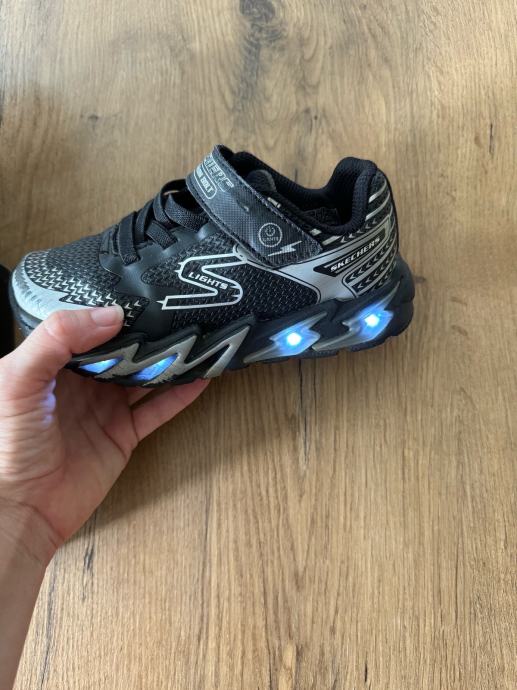 Skechers superge z lučkami, 28