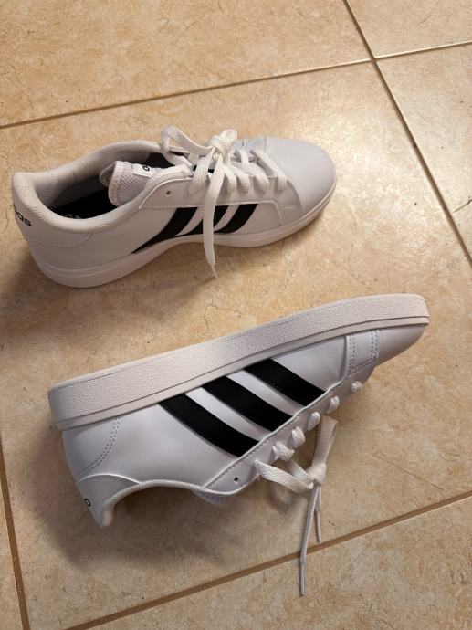 Prodam adidas superge st 39 1/3, nove