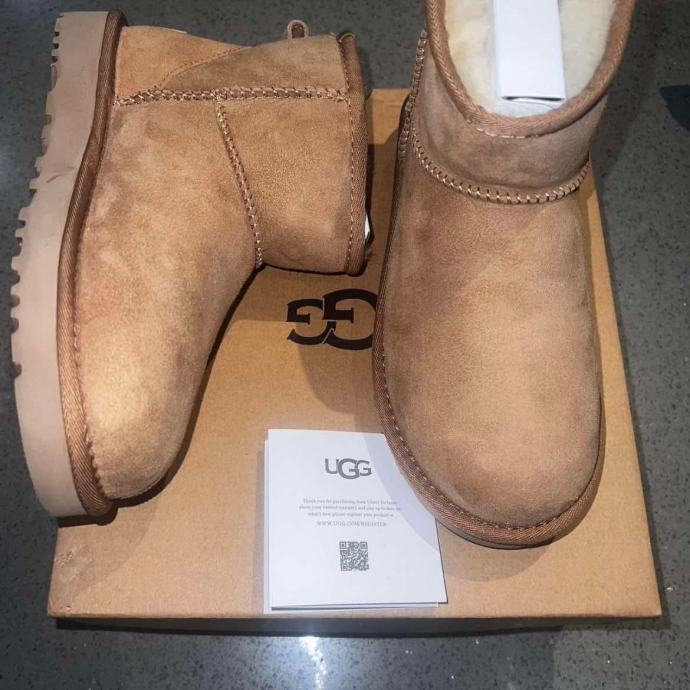 UGG classic mini II boot št. 39