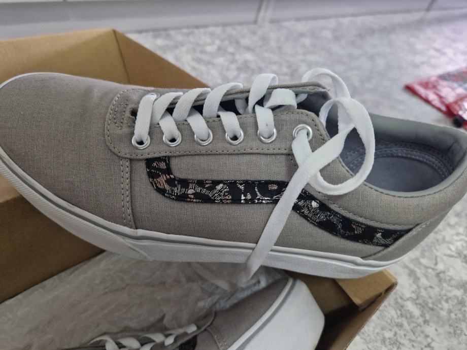 vans ženske superge 40,5 oz 26 cm