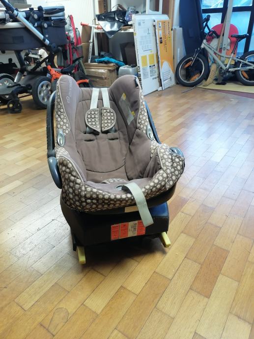 Lupinica Maxi Cosi z Isofix bazo