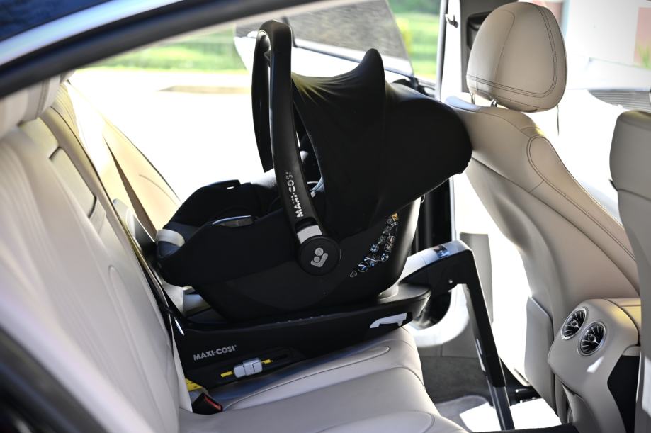 OTROŠKA LUPINICA 0-12MESECEV MAXI COSI FAMILY + ISOFIX BAZA