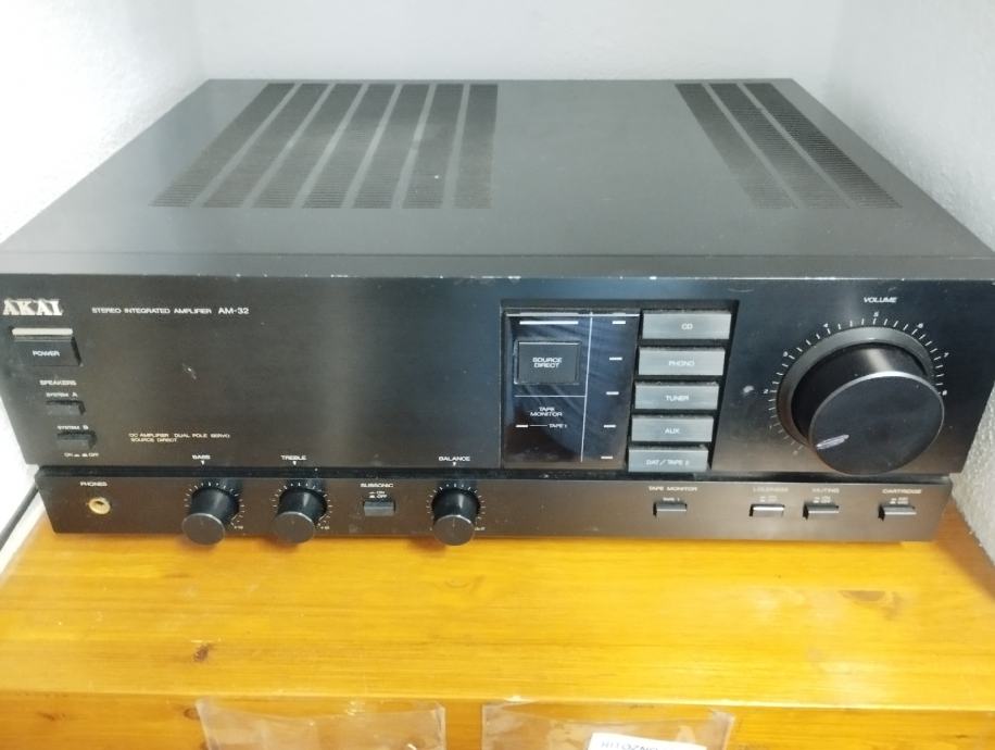 AKAI AM-32, stereo ojačevalec