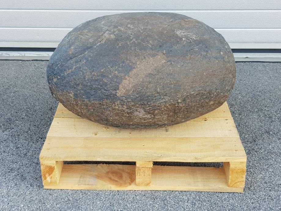 KAMEN za Vrt v obliki meteorit velikosti 65cm x 55cm x 36cm Očiščen