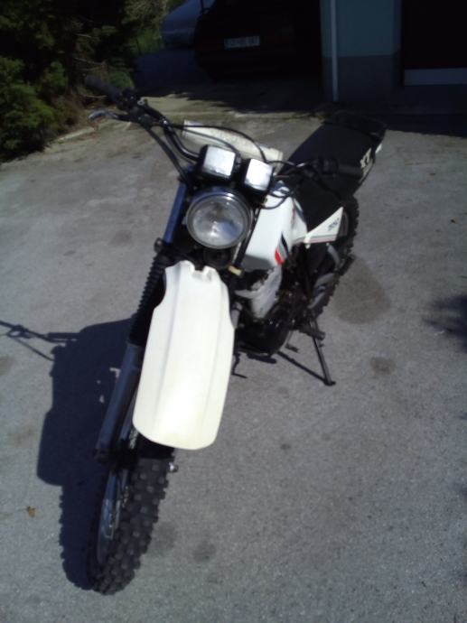 Yamaha XT 550 letnik1982