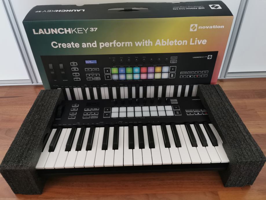 Midi klaviatura Novation Launchkey 37 MK3