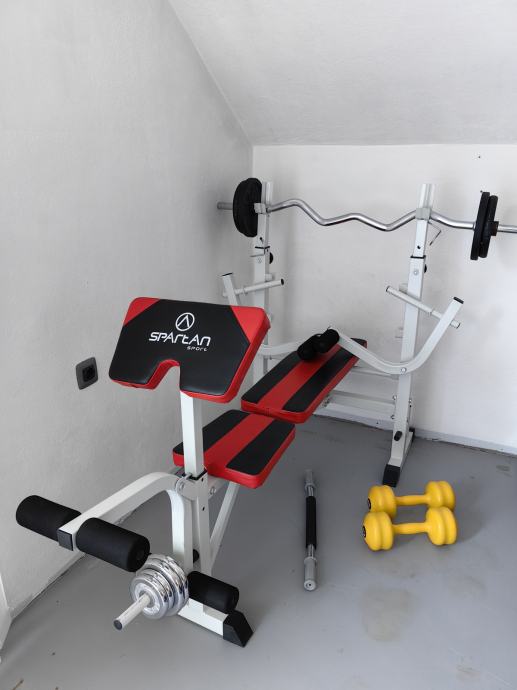 FITNES NAPRAVA. Bench klop z utežmi