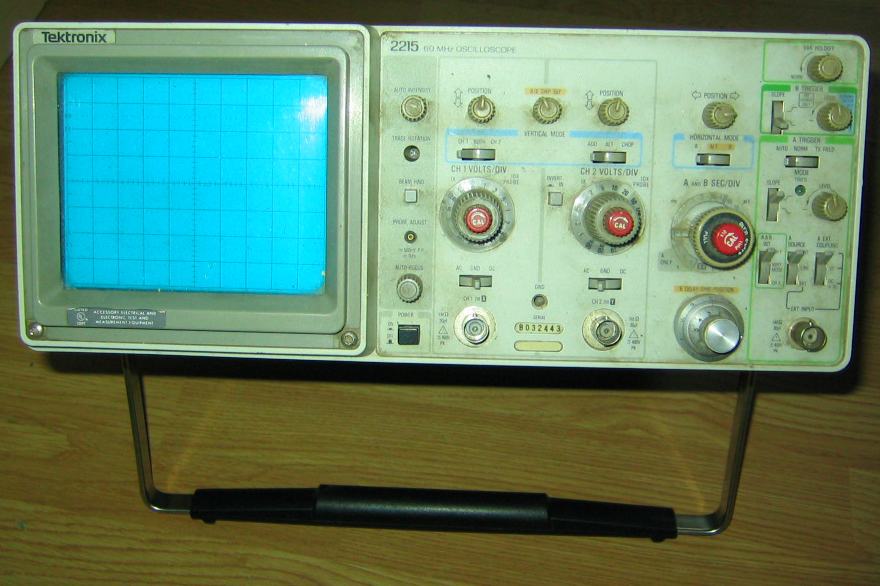 Klasični osciloskop Tektronix 2215 - V okvari