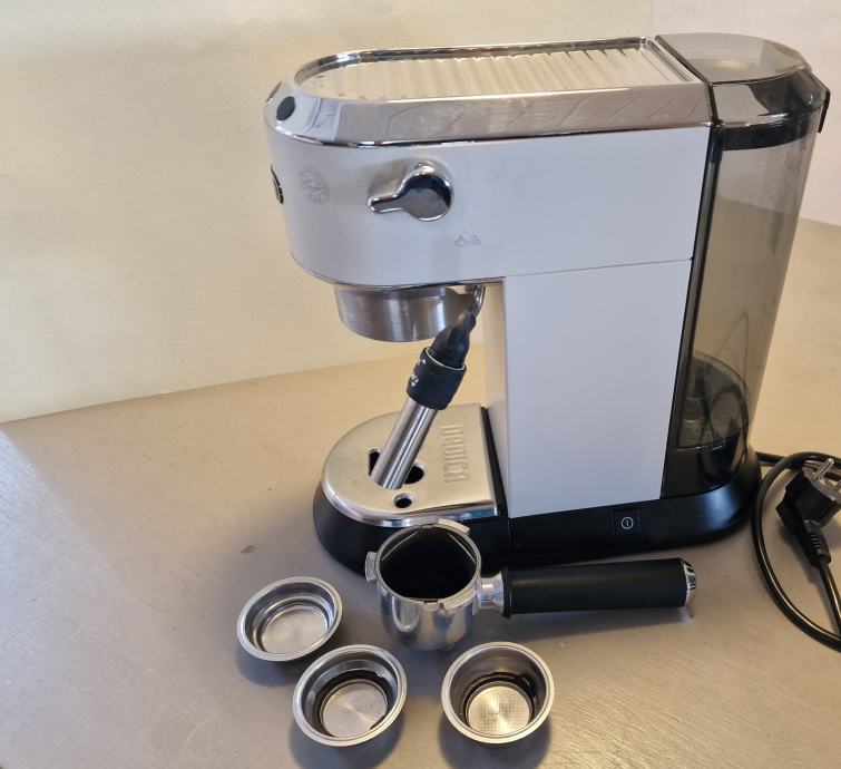 Kavni avtomat DeLonghi