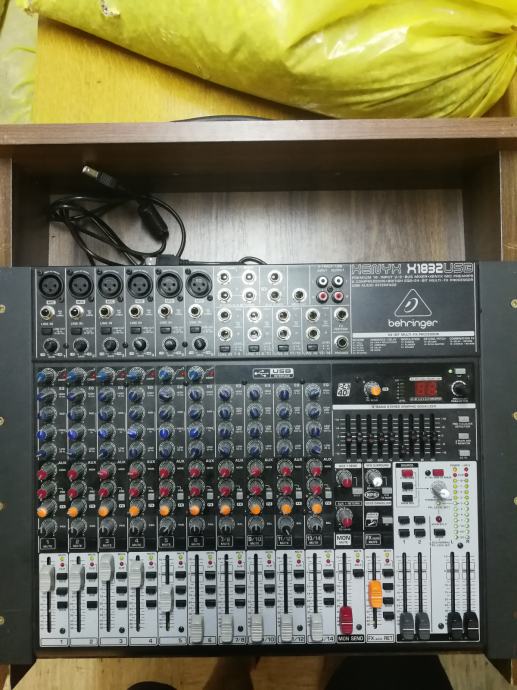 Behringer Xenyx 1832 usb