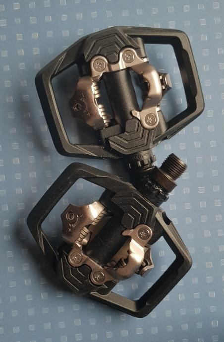 shimano me700 pedal