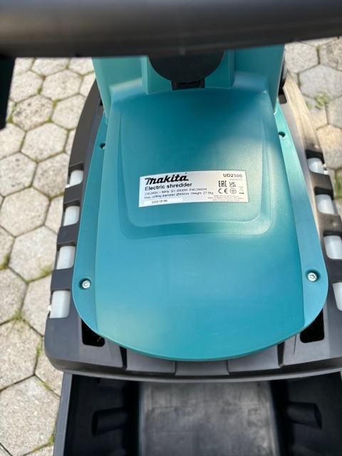 Drobilnik vej Makita UD2500