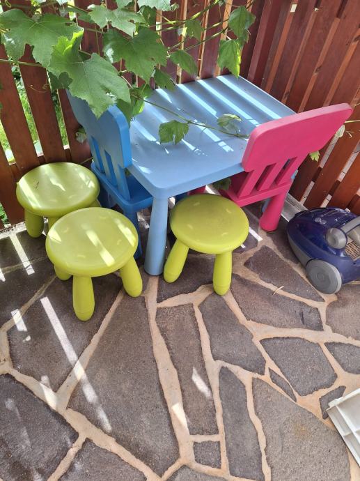 Otroška mizica in otroški stoli (5x) Ikea