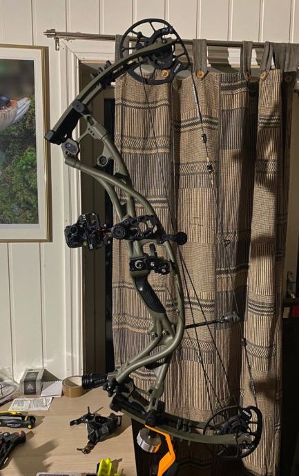 Hoyt Carbon RX-5 ultra bue sestavljeni lok