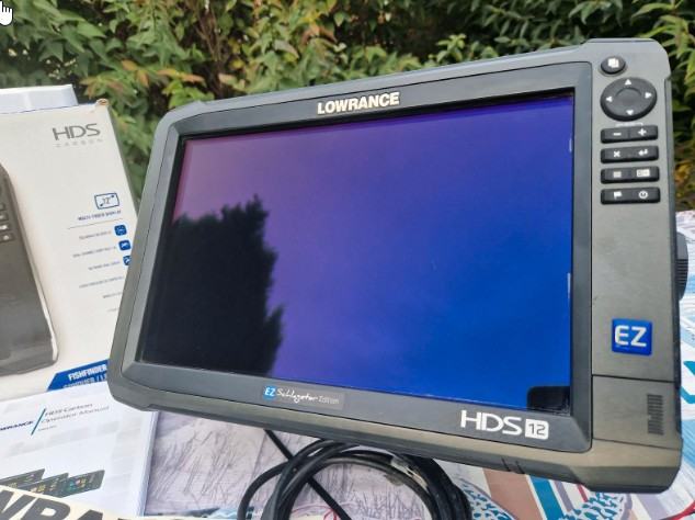 Lowrance HDS Carbon 12 palcev