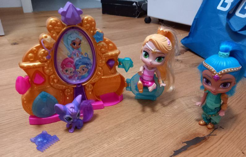 Punčki Shimmer in Shine z dodatki