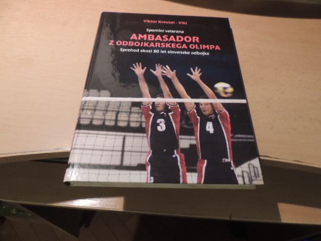 AMBASADOR Z ODBOJKARSKEGA OLIMPA V. K. VIKI ZALOŽILA FORMA 7 LETA 2002