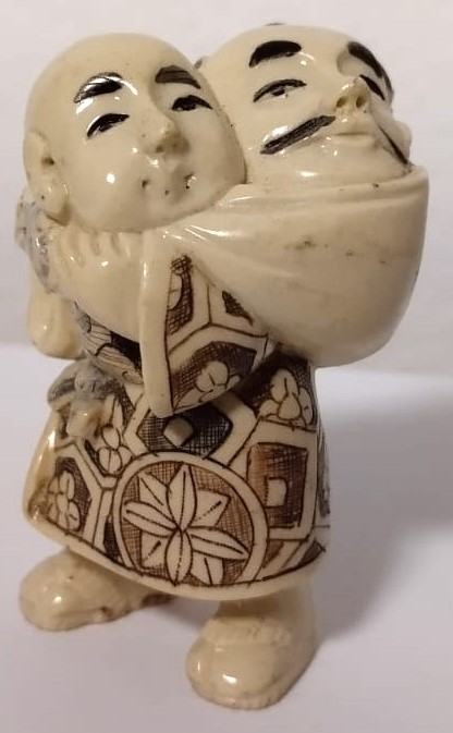 moški z Oni - skulptura netsuke