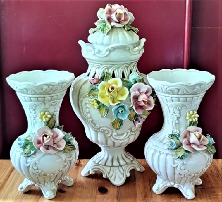 Porcelan Capodimonte - set vaz z žaro