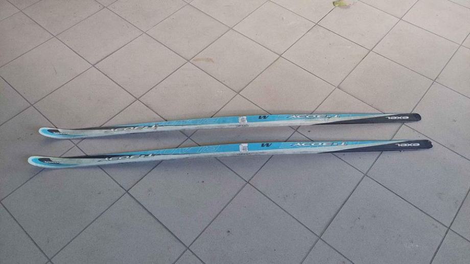 Tekaške smuči brez vezi 150 cm,skate.