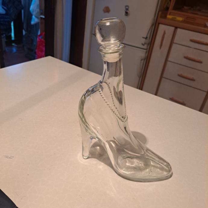 Steklenica v obliki čevlja
