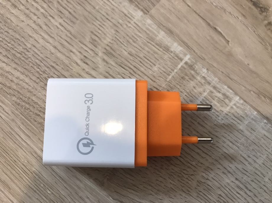 USB polnilec 4 porti 3.1A Quick Charge 3.0