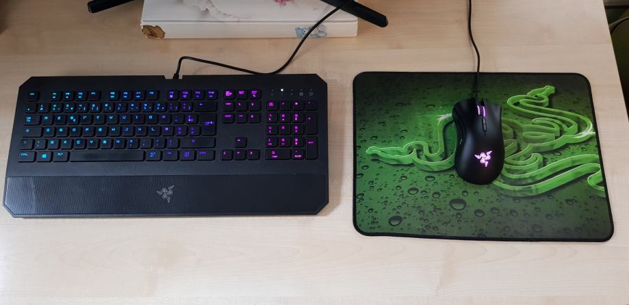 Razer gameing miška, tipkovnica in podloga za miško.