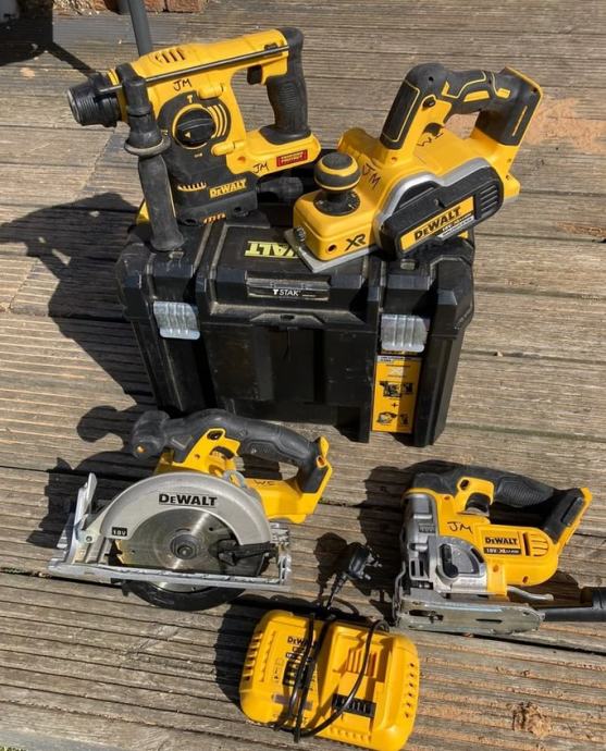 DeWalt 18v kombinirani set / vrtalnik / žaga / ravnilo