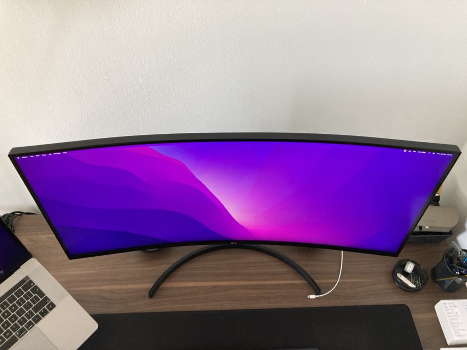 Ukrivljen monitor LG UltraWide 35"