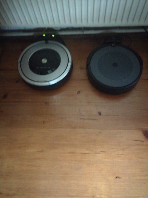 Robotska sesalca Roomba 866 in i3 cena za oba je 180€