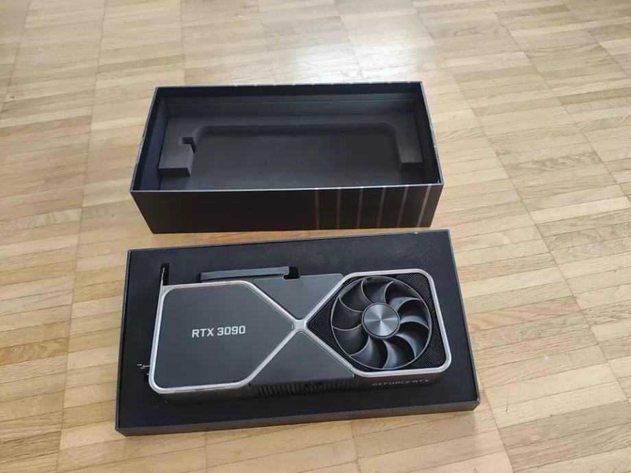 Grafična kartica NVIDIA GeForce RTX 3090 Founders Edition 24 GB GDDR6X