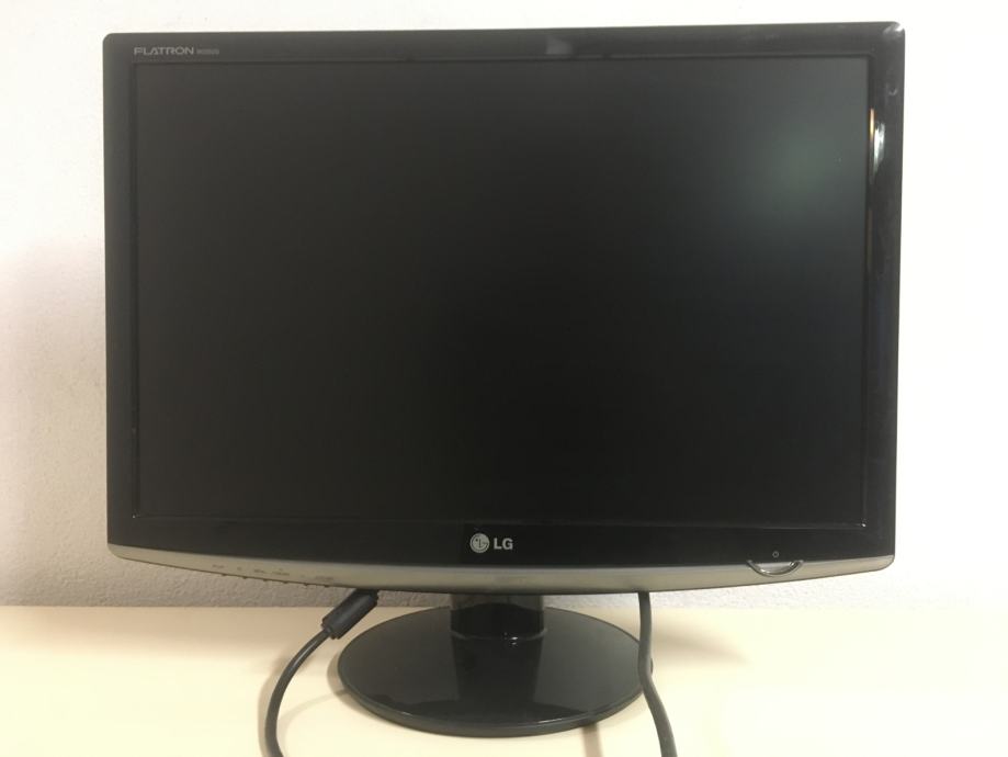 Monitor LG Flatron E2252S z diagonalo zaslona 22''