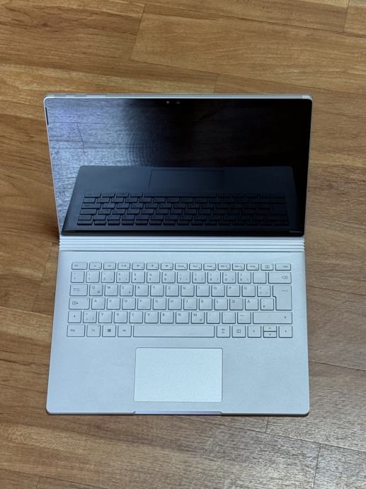 Microsoft Surface Book i7 8GB 13.5" Nvidia Geforce 940M