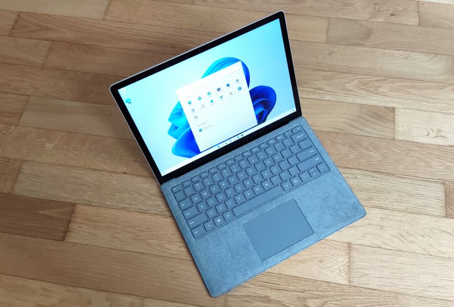 Microsoft Surface laptop, 256GB ssd, 8gb ram, core i5, touch