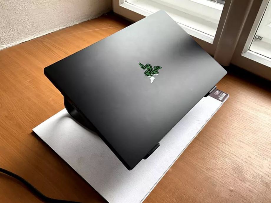 Razer Blade 15 2021 (i7 10800 RTX 3070) 64GB Ram 3TB SSD