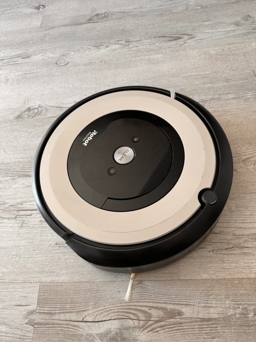 Sesalec robitski roomba e5 irobot