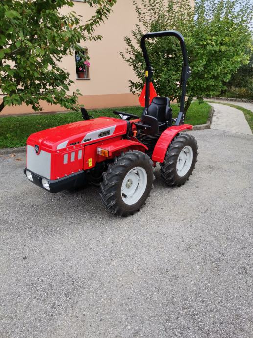 PRODAM TRAKTOR ANTONIO CARRARO