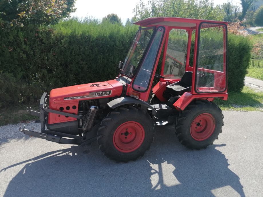 Traktor AGT 830