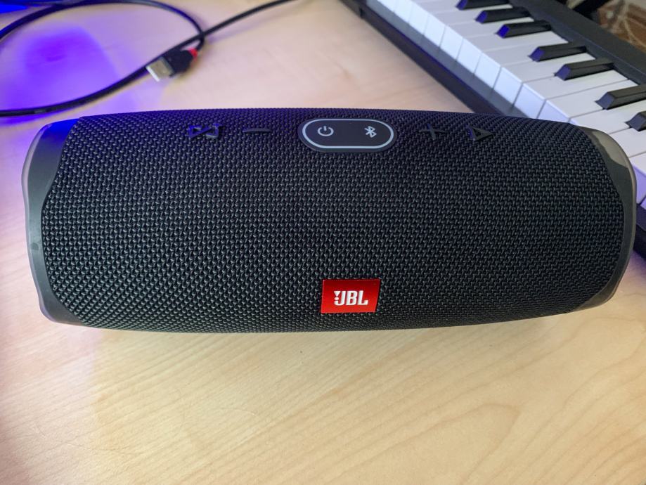 JBL 4 Charge Bluetooth zvočnik v odličnem stanju