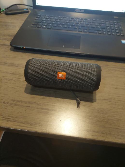 Jbl flip essential