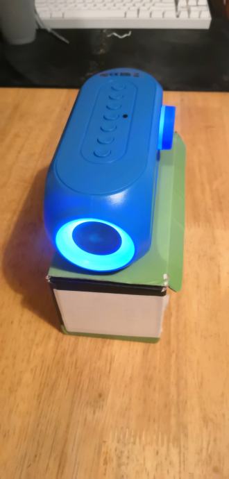 NOV bluetooth Mp3 zvočnik Led Rgb radio alarm ura Ljubljana Moste