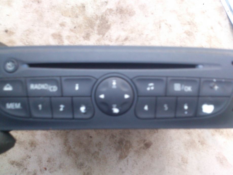 renault clio 3 2009 radio avtoradio original 75k prevoženih