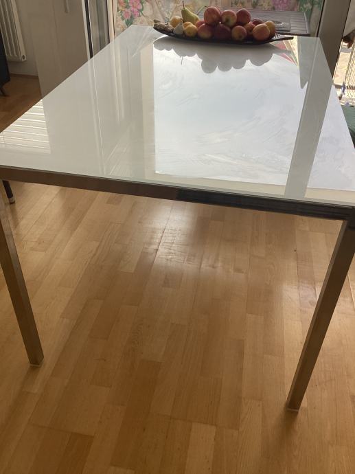 IKEA steklena miza Torsby 135x85 cm