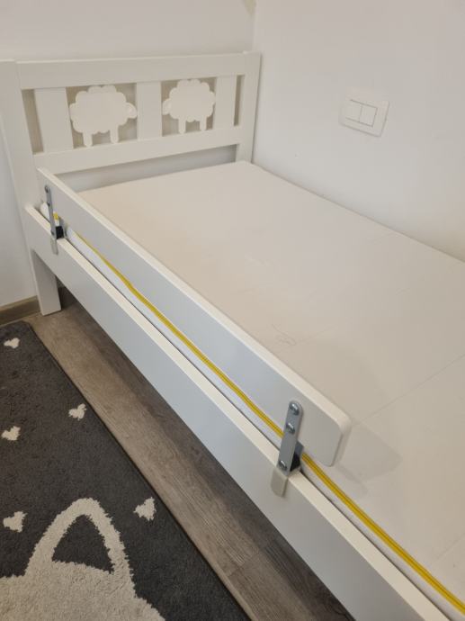 Otroška postelja IKEA (160x70 cm) z varovalno ograjo in jogijem