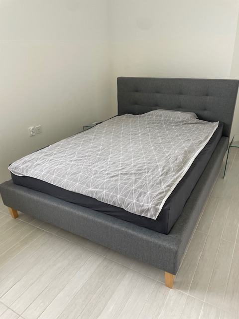 Vzmetnica Ortopedik 140x200 (130 €) in oblazinjena postelja+pod (190€)