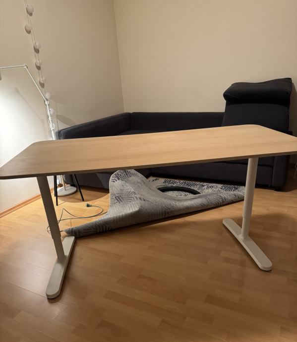 Ikea BEKANT pisalna miza - belo podnožje - 160 x 80 cm, kot nova