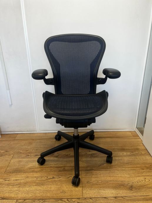 Refurbished Herman Miller Aeron - modra