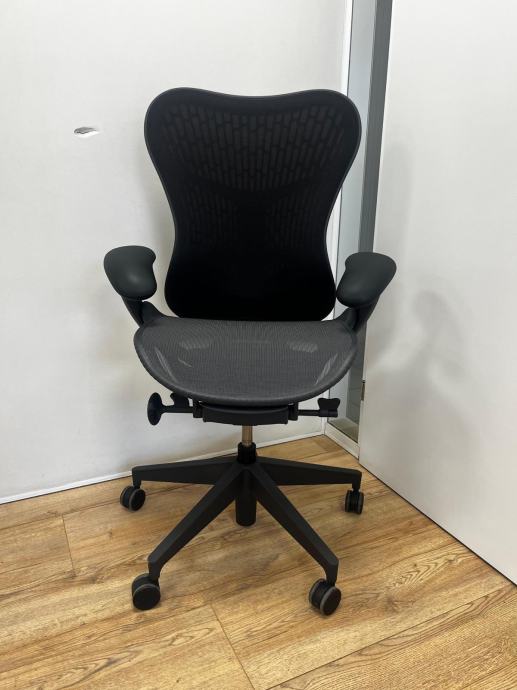 Refurbished Herman Miller Mirra 2 Full Option - črna